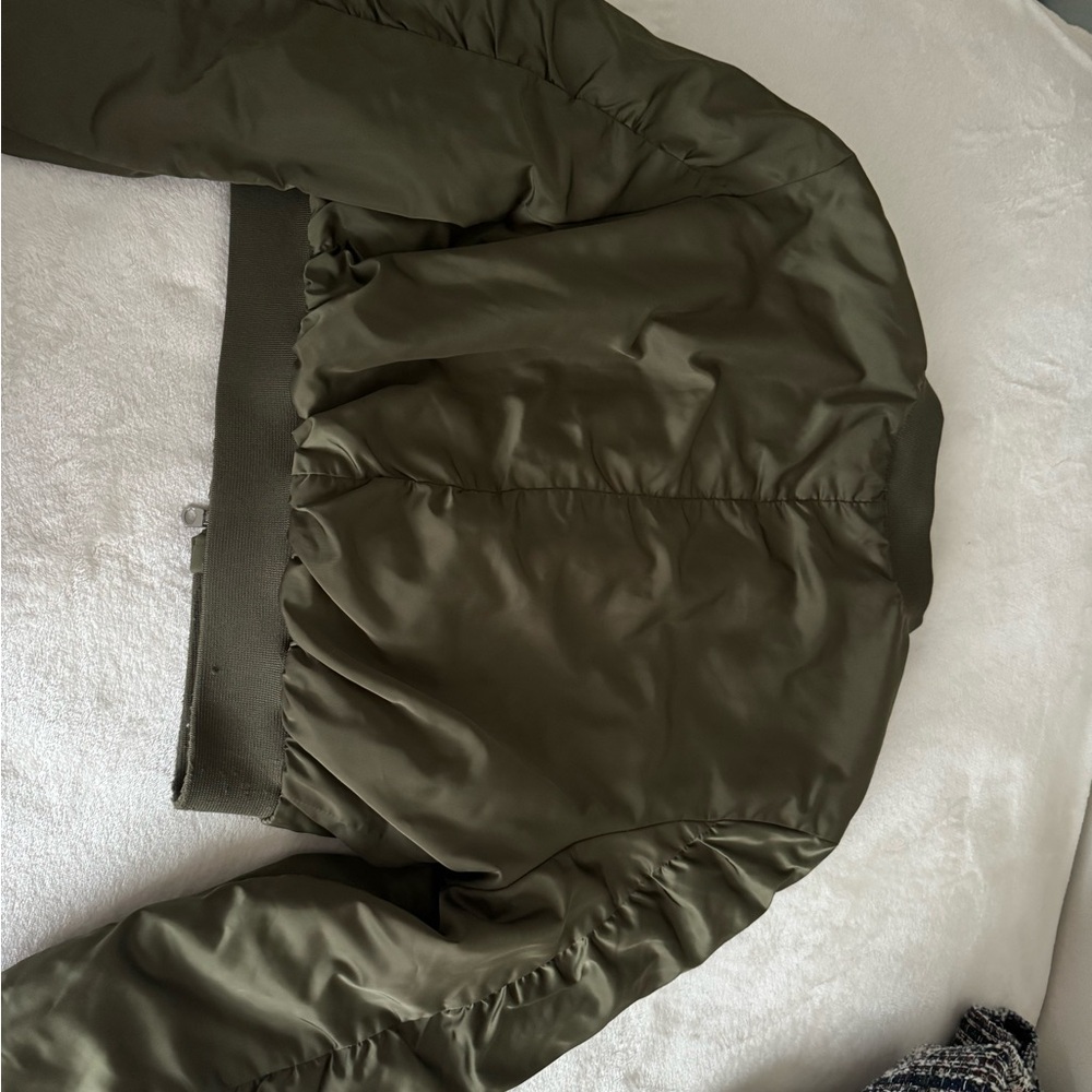 Woman bomber - Picture 4 of 4